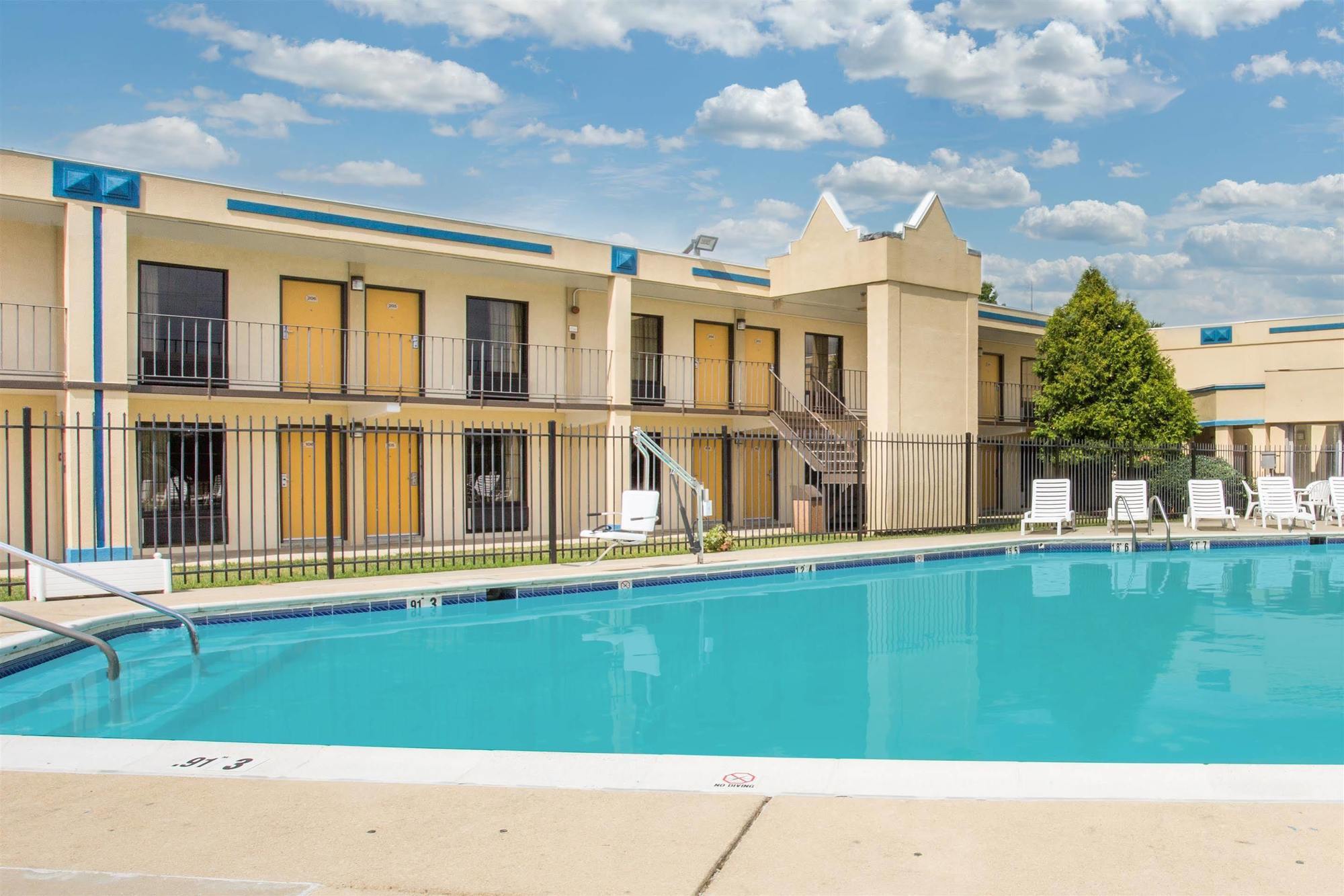 Super 8 By Wyndham Camp Springs/Andrews Afb Dc Area Exterior foto